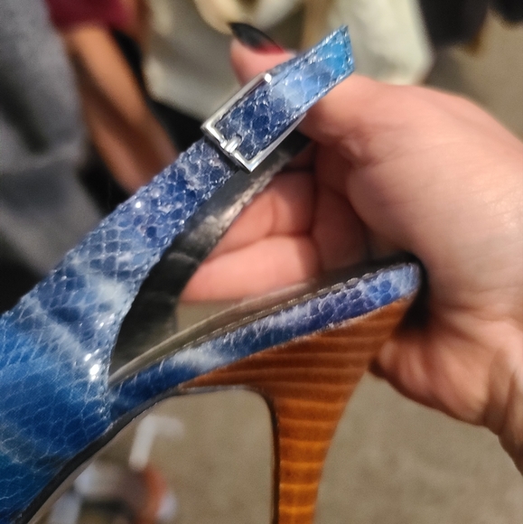 Bandolino VINTAGE Shades of Blue Open Toe High Heels - Picture 9 of 10